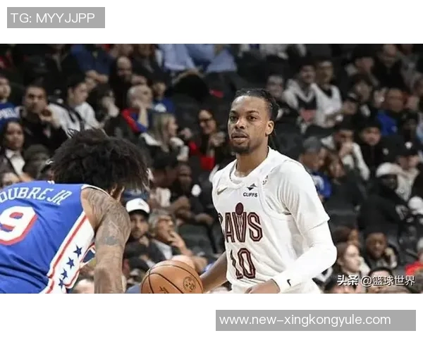 米切尔全场表现亮眼22投11中三分命中率高达36砍下32分9篮板5助攻正负值13