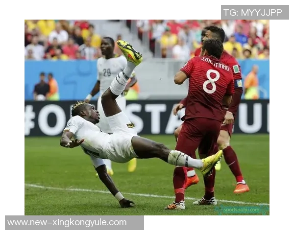 杜尚别独立球员门前制造威胁胜利球员极限倒勾解围展现精彩防守 杜尚别独立球员门前制造威胁胜利球员极限倒勾解围展现精彩防守