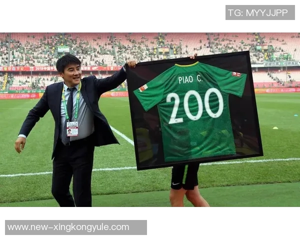 李明家族颜值爆表李嗣镕首秀进球姐姐赛后温馨祝贺 李明家族颜值爆表李嗣镕首秀进球姐姐赛后温馨祝贺