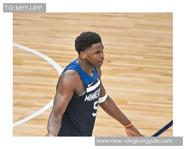 爱德华兹复出状态低迷半场仅得5分2助攻表现令人失望 爱德华兹复出状态低迷半场仅得5分2助攻表现令人失望