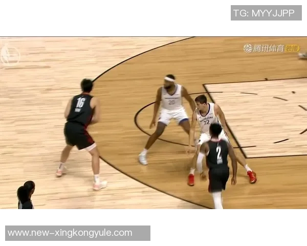 杨瀚森弧顶巧妙策应约基奇式助攻助队友轻松上篮