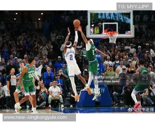 独行侠训练照曝光弗拉格与安东尼戴维斯激烈对抗展现竞争精神