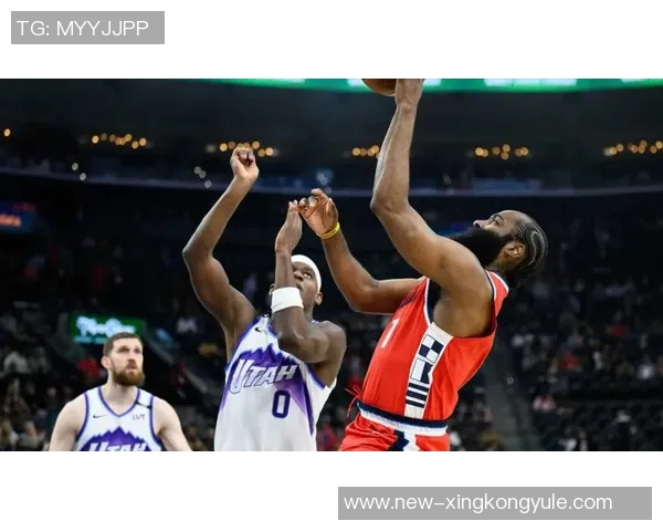 哈登三分球失误引发场下笑声马卡与弩机默契互动引发关注