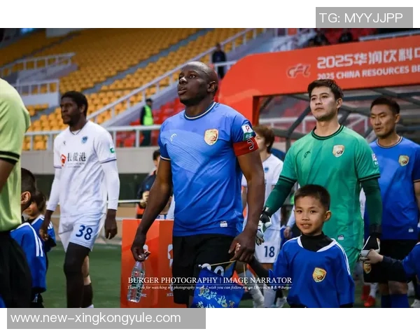 2025中甲大连鲲城队观众热情高涨总人数达75534场均超5000人